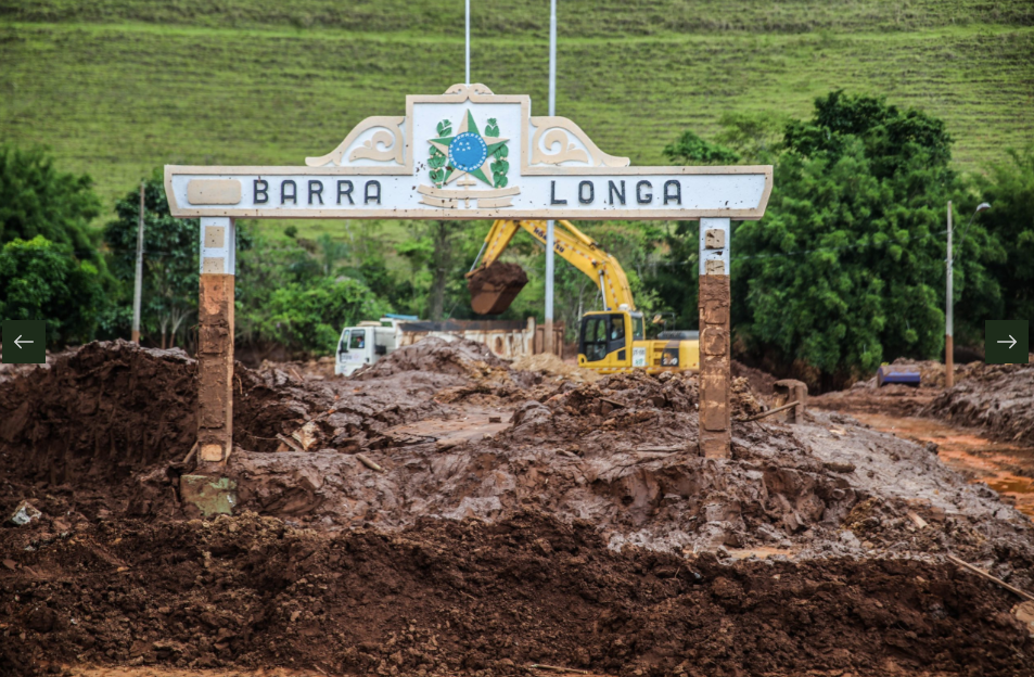 O distrito-sede de Barra Longa foi fortemente atingido pelos rejeitos da barragem que inundaram o rio do Carmo, que corta todo o Munícipio. Crédito da imagem: Justiça Global.
